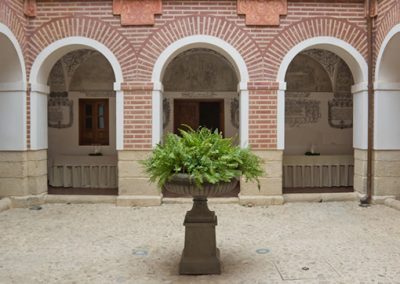 patio interior y claustro del hotel convento la magdalena